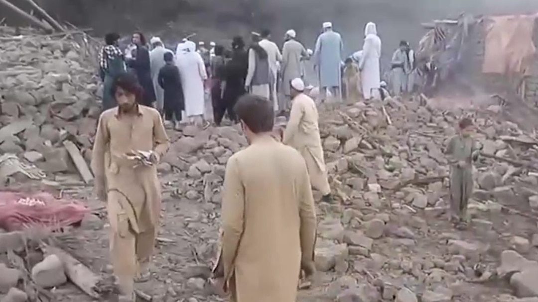 पाकिस्तान ने गिराया अपने ही देश में बम