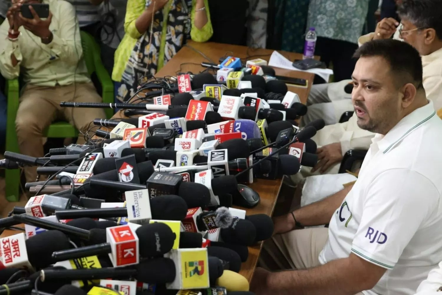 बिहार में तेजस्वी यादव ने किया 20 वादे