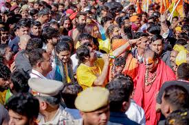 बागेश्वर धाम सरकार की दूसरे दिन की पदयात्रा में 